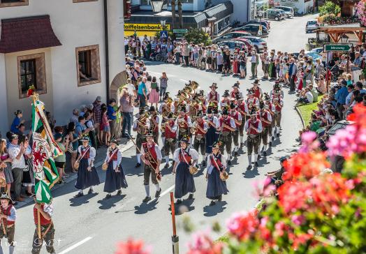 The big parade at the valley festival